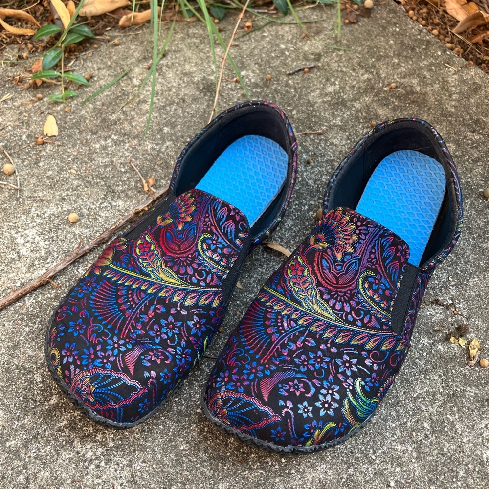 Peerko Minimalist Iridescent Multicolor Loafers